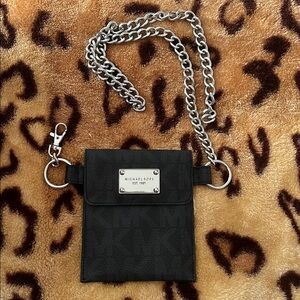 Michael Kors Black Synthetic Leather Chain Pouch. S/M